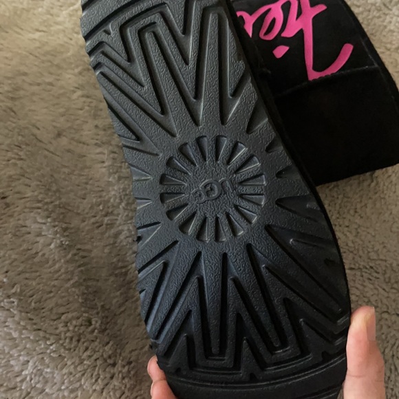 UGG Patricia Fields rare Black and hot pink chain 6 - Picture 7 of 13